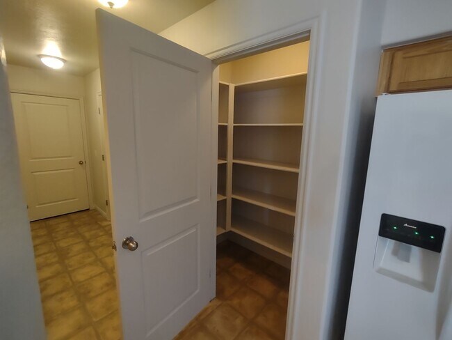 Building Photo - Fox Cove Unit