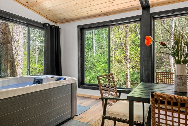 Building Photo - 152 Baxter Rd