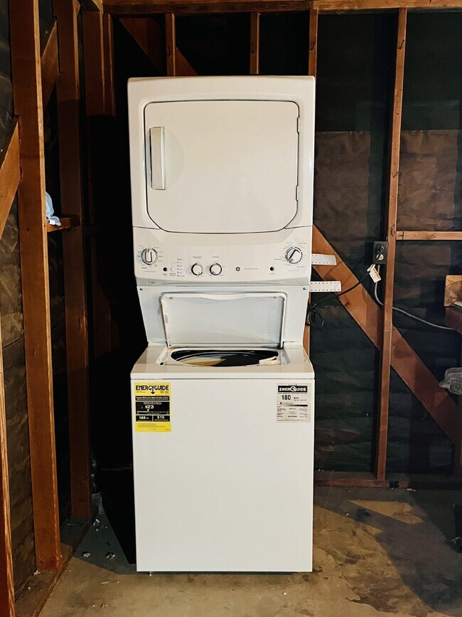 Building Photo - Adorable Studio Cabin near Joshua Tree Town Center