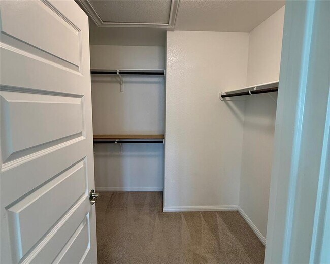 Building Photo - 14004 Hedera Dr