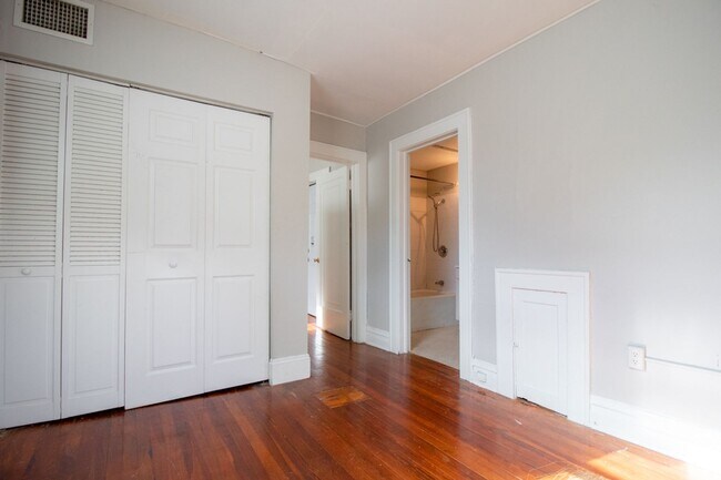 Building Photo - 408 W Howry Ave
