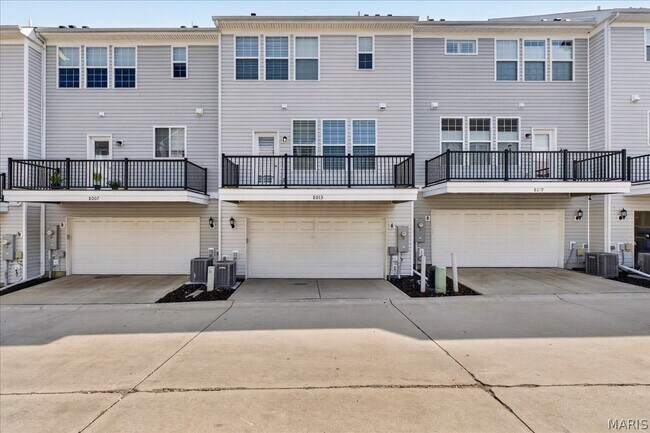 Building Photo - 8013 Central Park Dr