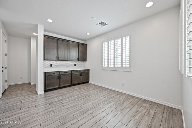 Building Photo - 13360 W Briles Rd