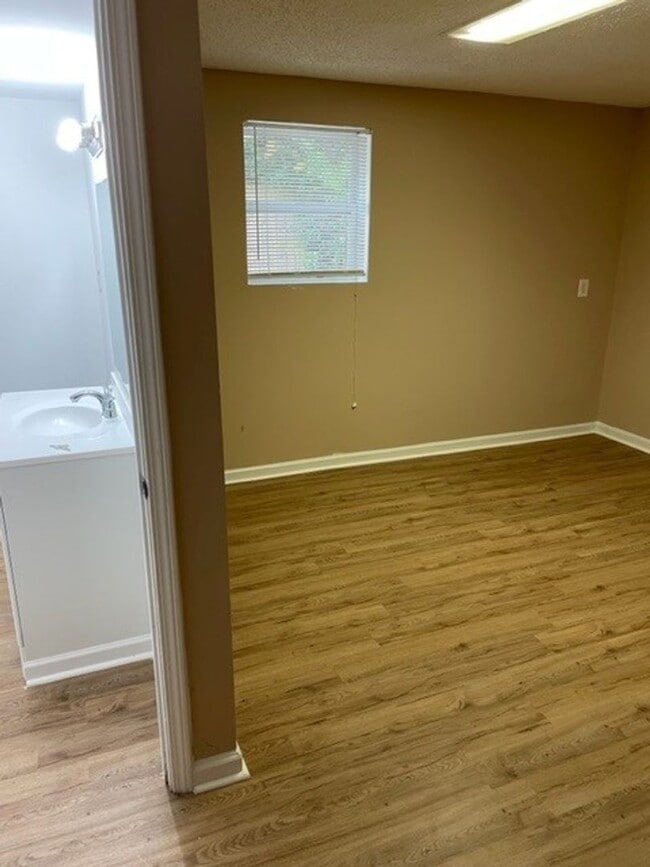 Building Photo - 135 Grenoble Rd