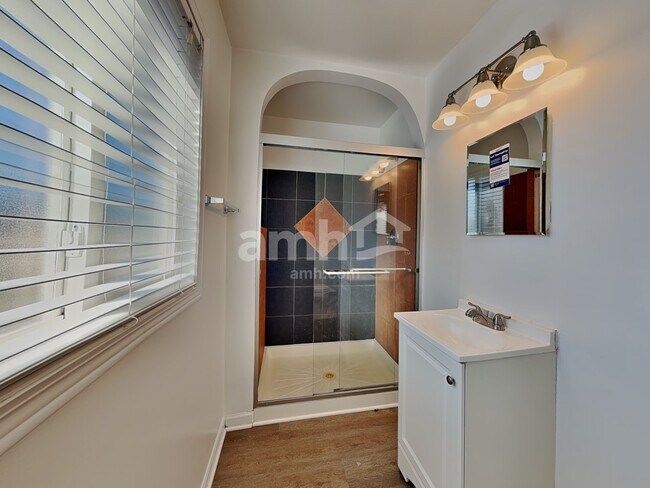 Building Photo - 1801 Winger Dr