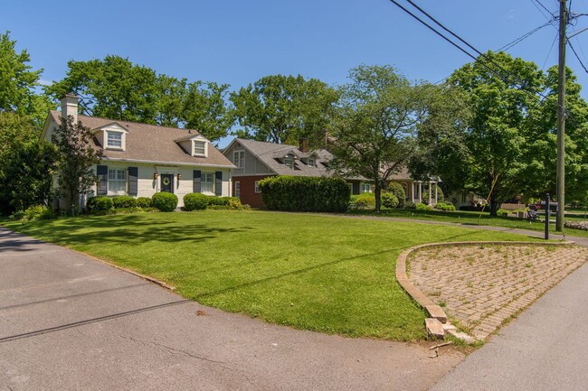 Building Photo - Charming Home in Belle Meade Links, Walkab...