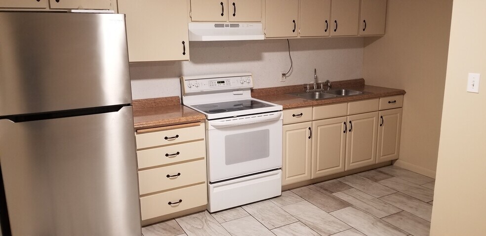 Building Photo - 3070 Eccles Ave