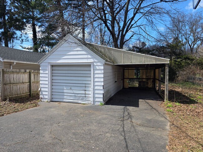 Building Photo - Cute 3 Bedroom Single Family Available Soon Greece Schools