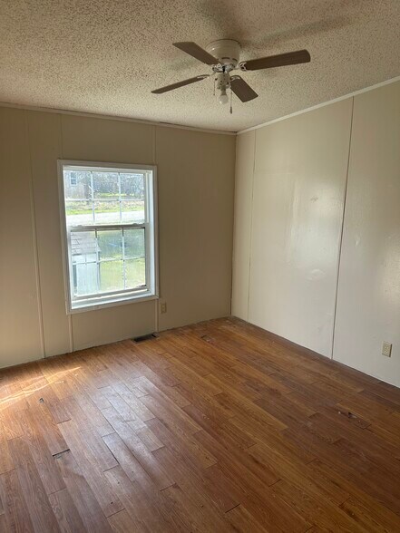 Building Photo - 13 Retama Dr