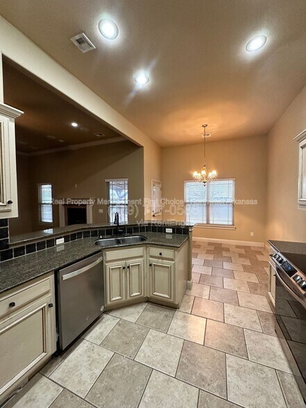 Building Photo - 2006 W Morter Pl