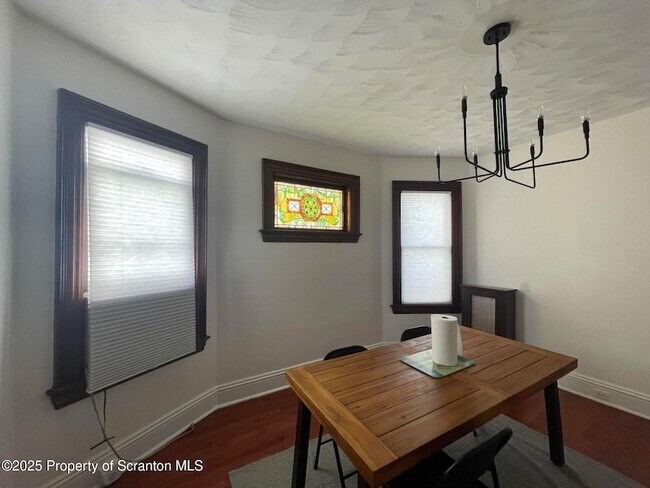 Building Photo - 1218 Schlager St