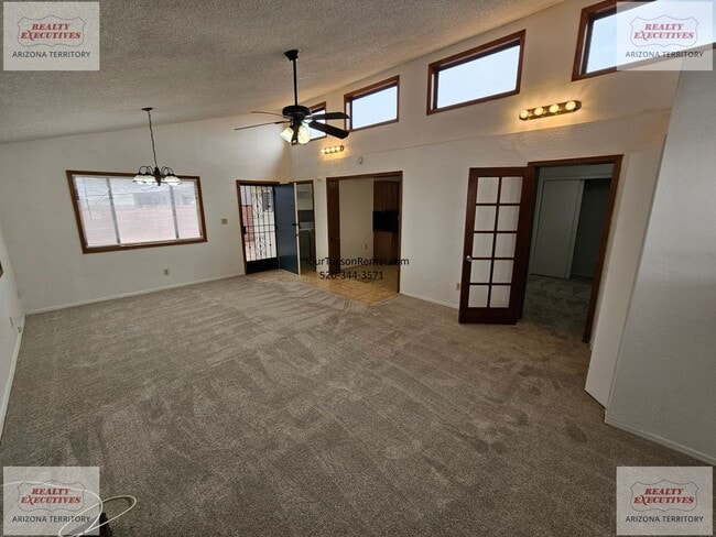 Building Photo - Grant & Silverbell Rd 3/1.5 with A/C $500 Security Deposit