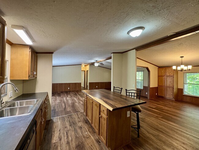 Building Photo - 229 Bateman Ln