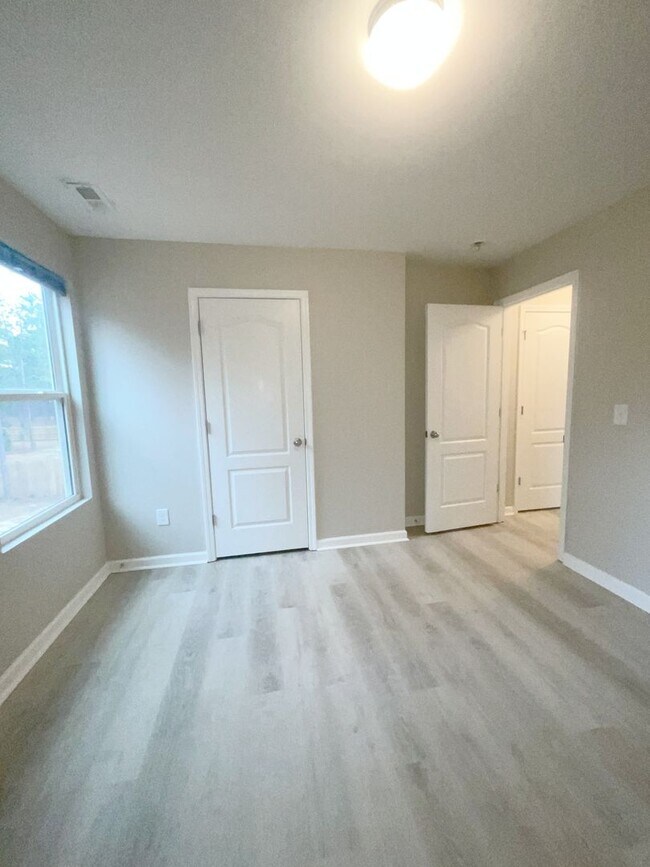 Building Photo - 153 Mildred Wy