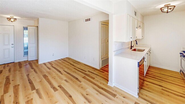 Building Photo - 2707 Windswept Cove