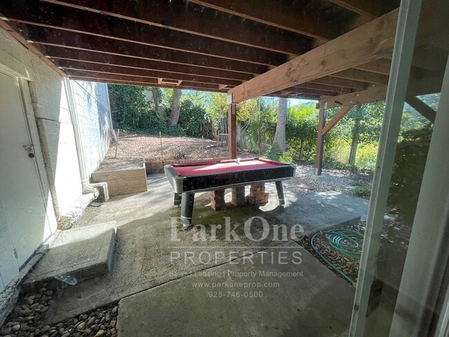 Building Photo - Spacious Home In Lafayette Hills