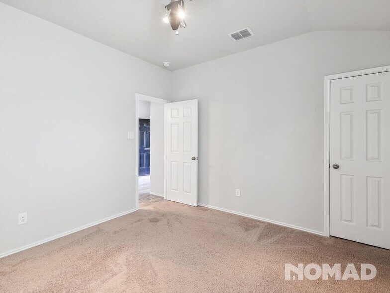 Building Photo - 536 Long Leaf Dr