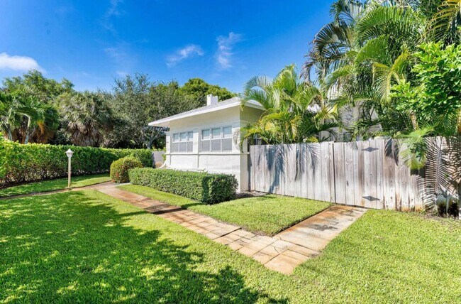 Building Photo - 5301 N Flagler Dr