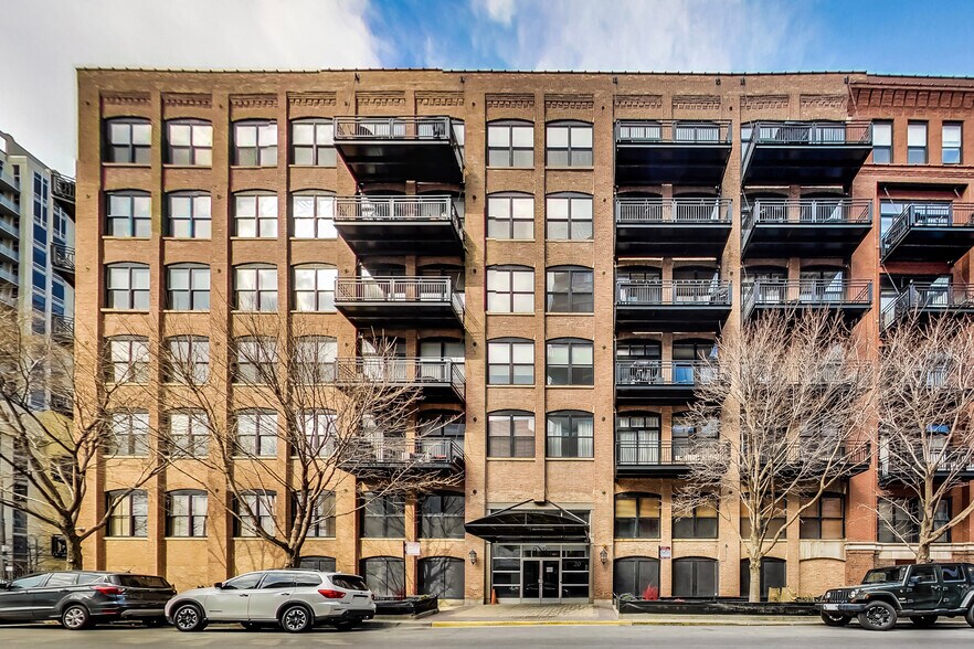 Primary Photo - 520 W Huron St