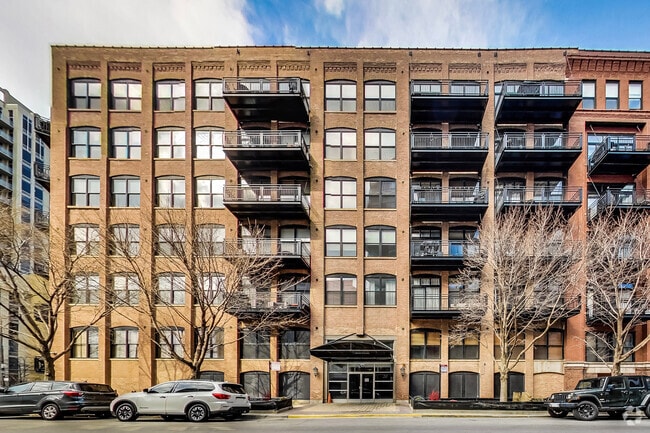 Building Photo - 520 W Huron St