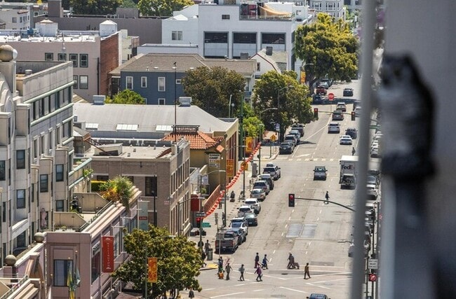 Building Photo - 2-Story 2BR Condo with Patio, In-Unit Laundry & Parking in Oakland Chinatown