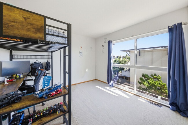 Building Photo - 1208 Admiralty Ln