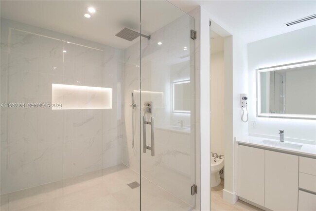 Building Photo - 151 Crandon Blvd