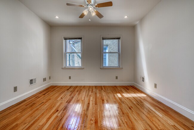 Building Photo - 634 Eislen St