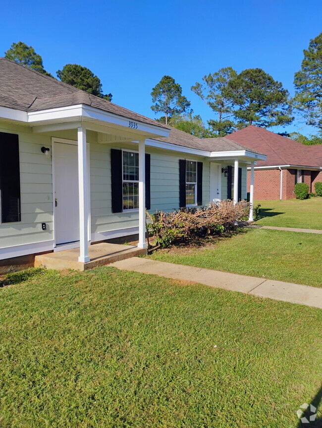 Building Photo - 3935 Rodnor Forest Ln