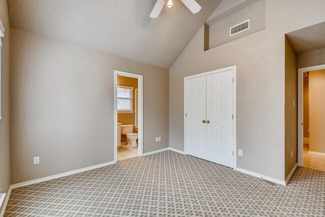 Building Photo - 5930 River Bend Dr