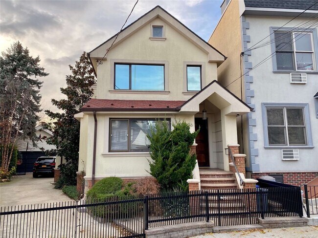 Building Photo - 53-56 72nd Pl-