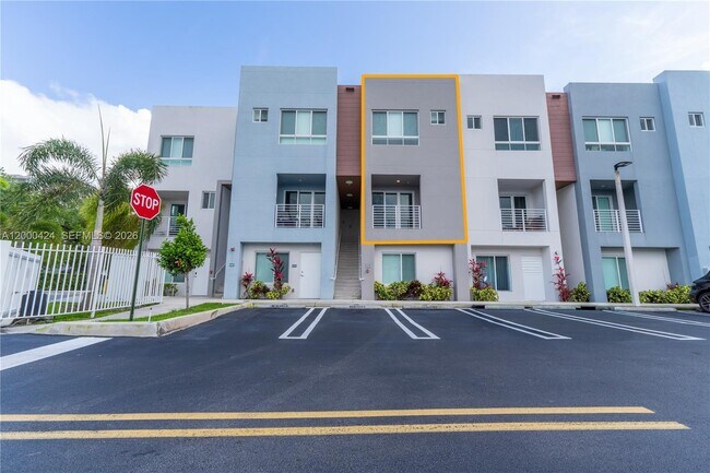 Building Photo - 2505 NE 193rd St