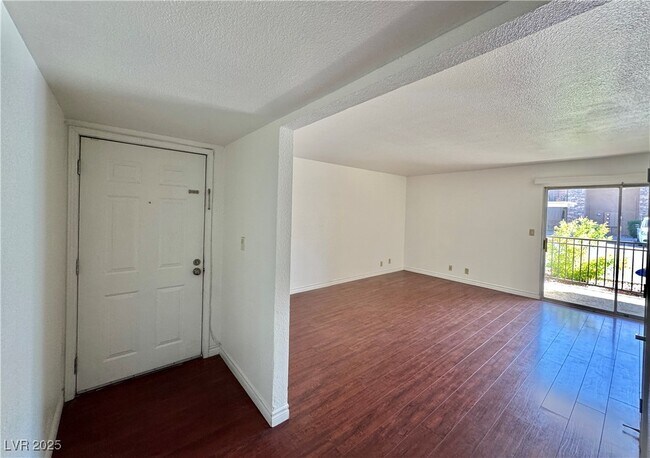 Building Photo - 5422 River Glen Dr