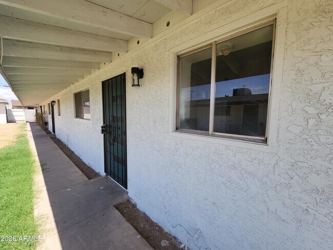 Building Photo - 2140 W Heatherbrae Dr