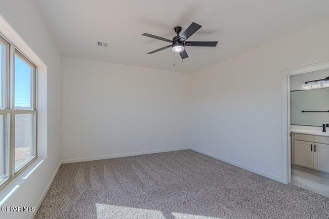 Building Photo - 500 E San Antonio Ave