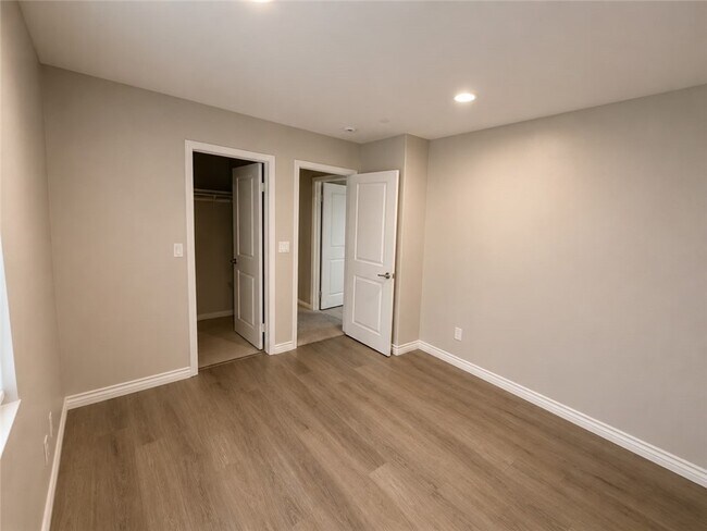 Building Photo - 2308 Navigation Cir