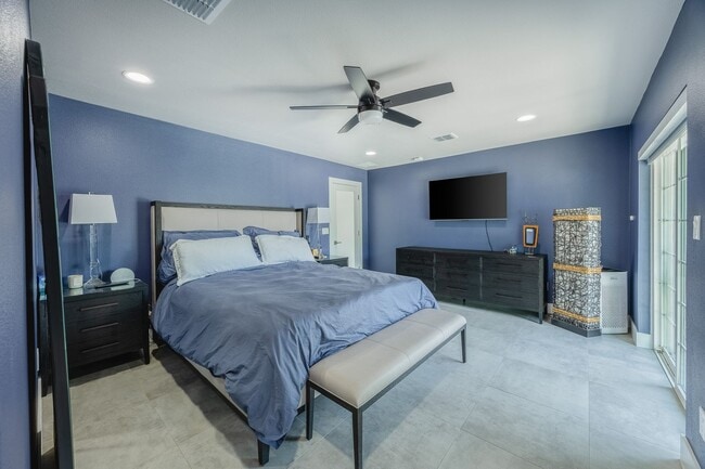 Building Photo - Fully Renovated 4 Bed/ 2.5 Bath Home in Wi...