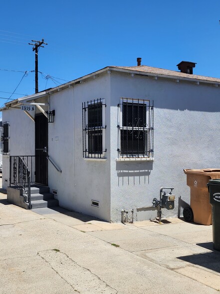 Bungalow unit - 1315 W 102nd St
