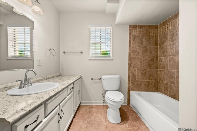 Building Photo - 2963 Greenwood Dr