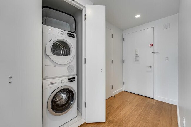 Building Photo - 625W W 57th St