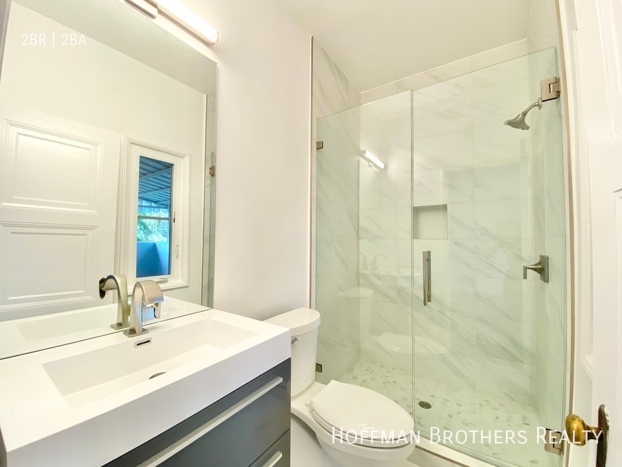 Building Photo - 1407 Laurel Ave