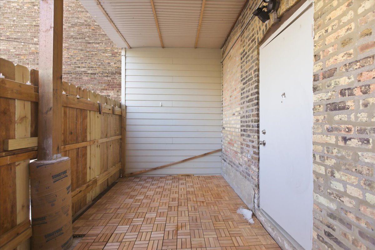 Building Photo - 1338 W Irving Park Rd