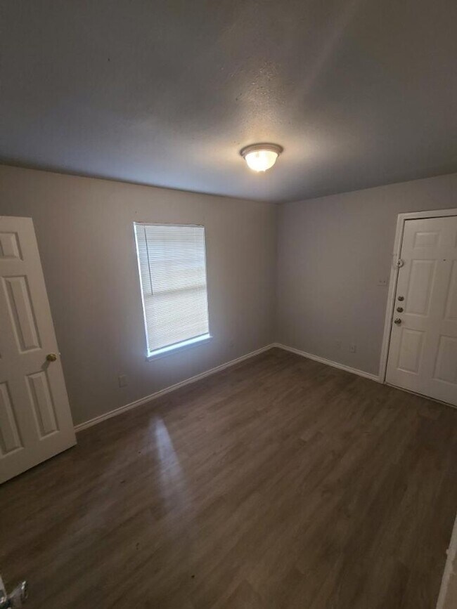 Building Photo - 1516 Barron Ln