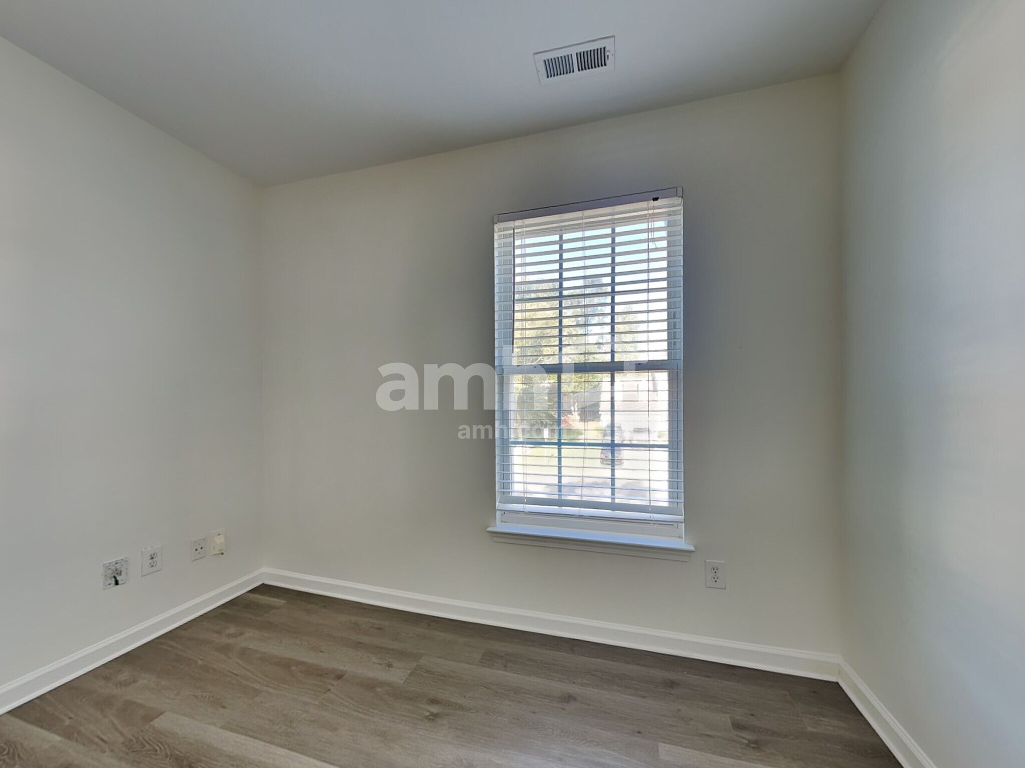 Building Photo - 6240 Red Clover Ln
