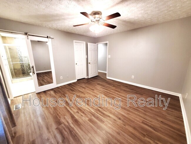 Building Photo - 9734 Hawkdale Ln