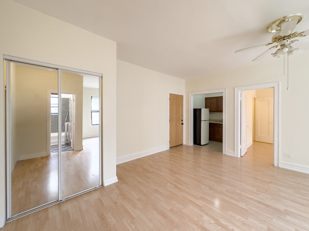 Building Photo - 4854 N Damen Ave