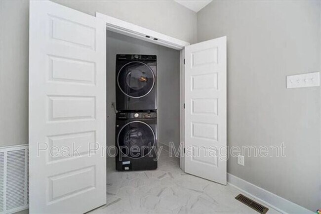Building Photo - 1203 N 19th St