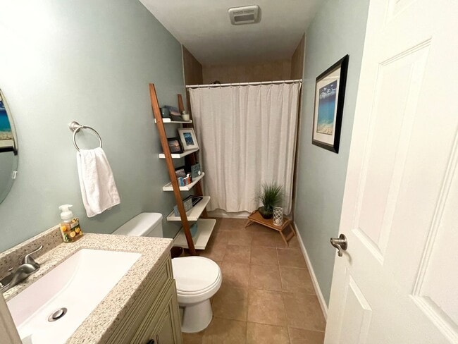 Building Photo - Fall in love with this 4 bedroom/ 2 bathroom single family home!