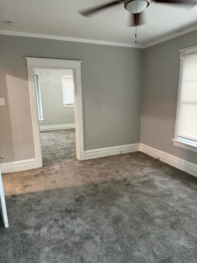 Building Photo - 437 S Elm Ave