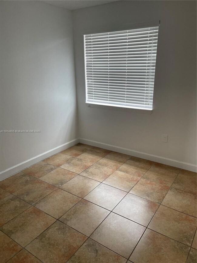 Building Photo - 9044 SW 148th Ct